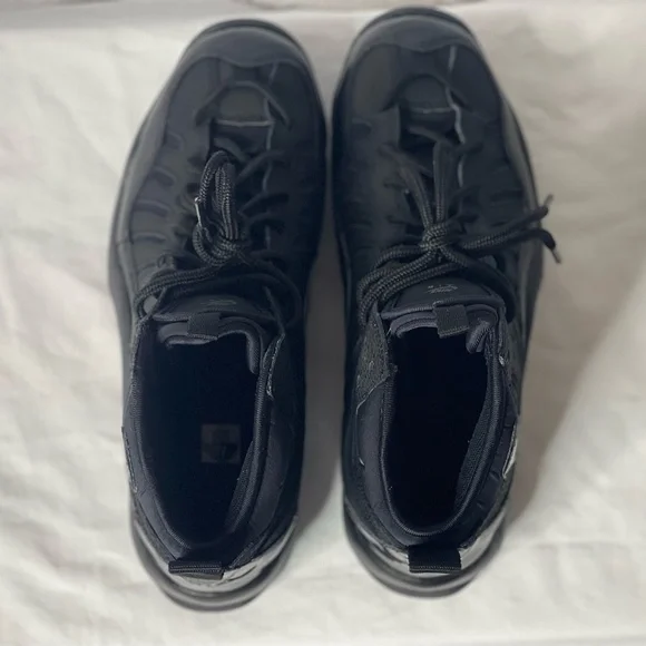 "PRE-OWNED" *RARE FIND* BOYS SIZE 7 NIKE AIR BAKIN SHOE "BLACKOUT" *WORN ONCE*